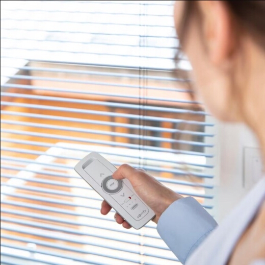 Алюминиевые жалюзи с электроприводом