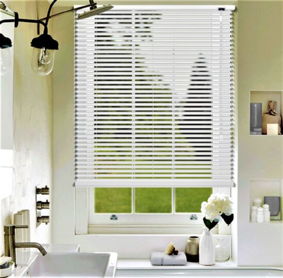 Горизонтальные жалюзи в комнату