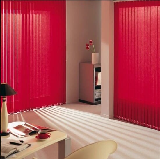 Тканевые вертикальные жалюзи на окна в офис