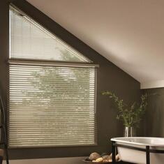 Алюминиевые жалюзи на треугольные окна цена. Купить в «Мастерская Жалюзи»