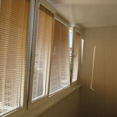 Горизонтальные жалюзи на балкон цена. Купить в «Мастерская Жалюзи»